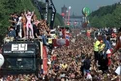 Loveparade 2001 (Foto: MZ-Archiv)