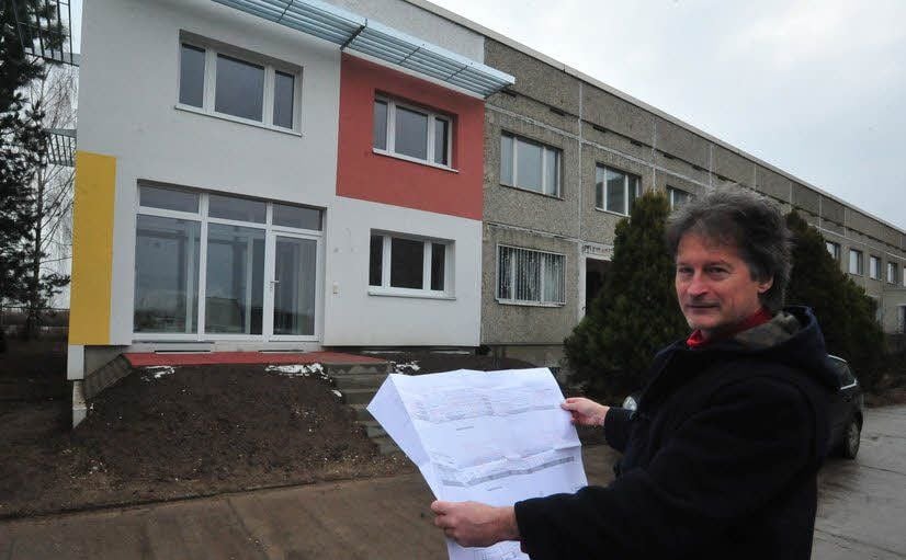 Architekt Jochen Dreetz macht die Büro-Platte zum bunten Reihenhaus.