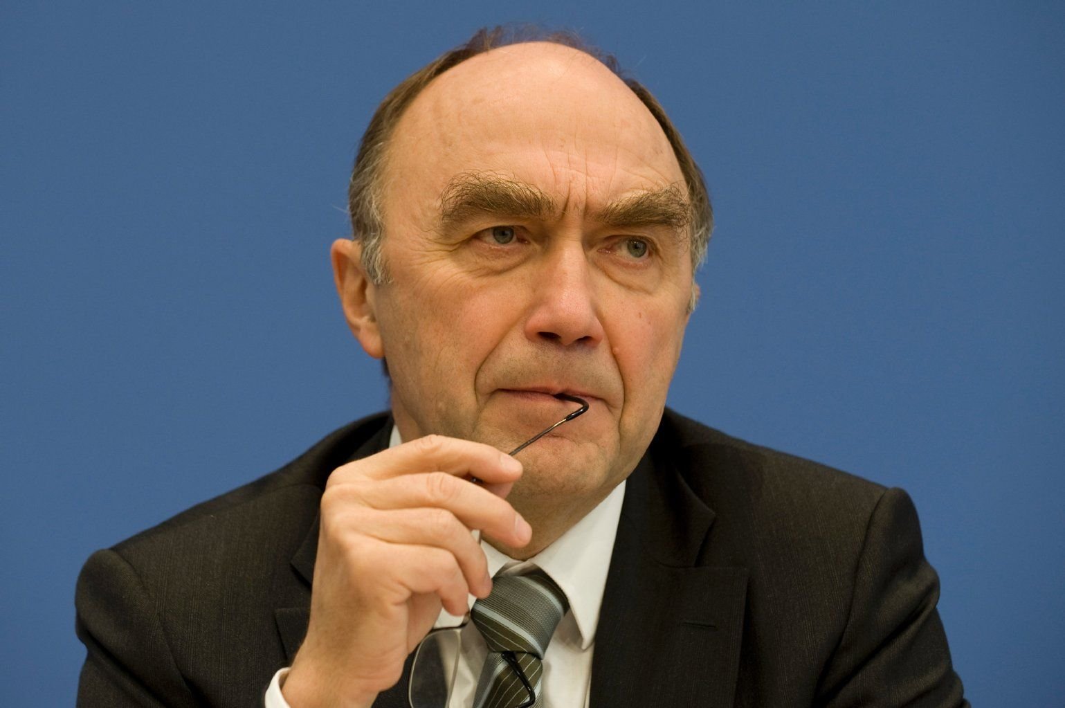 Christoph Bergner (CDU), Ostbeauftragter und Staatsekretär im Bundesministerium des Innern, spricht auf einer Pressekonferenz.