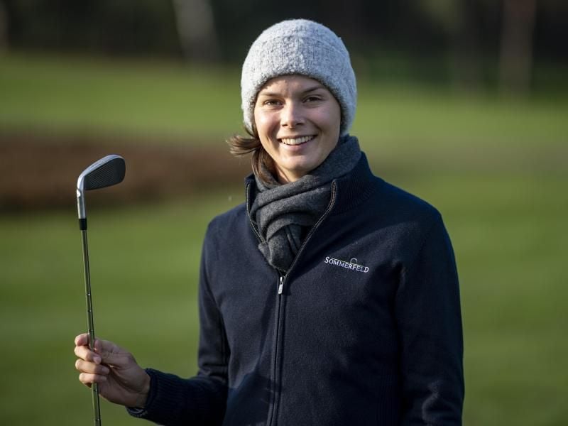 Die Profi-Golferin Esther Henseleit. Foto: Axel Heimken/dpa/Archivbild