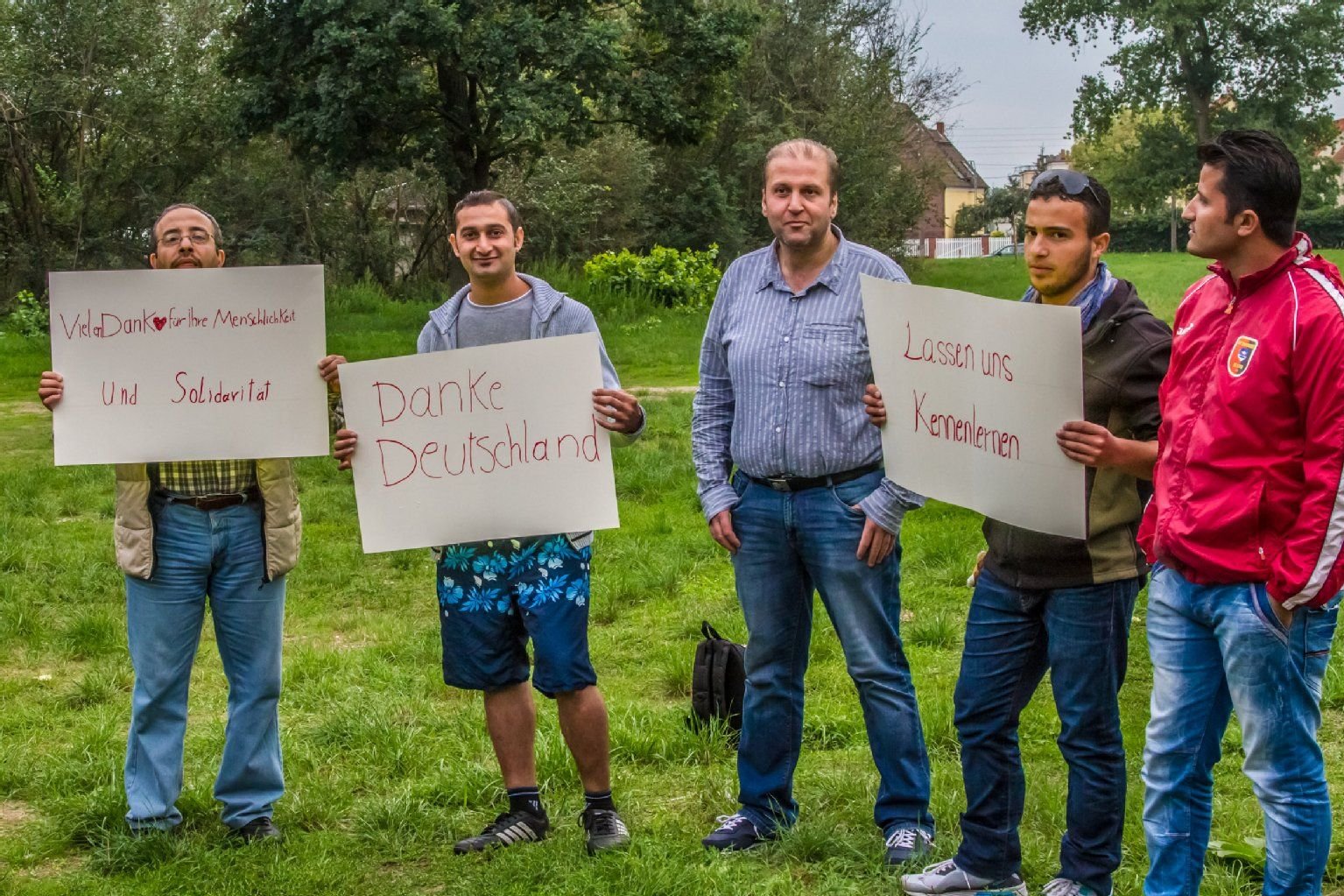 Am Donnerstagabend versammelten sich im Volkspark Piesteritz 84 Menschen, um den Kontakt zwischen Einheimischen und Migranten herzustellen, zu verteifen und einfach ungezwungen miteinander ins Gespräch zu kommen.
