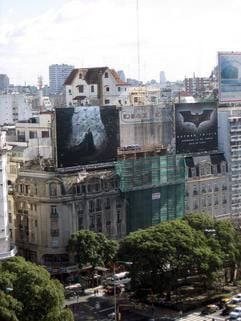 Das «Landhaus» auf dem Dach eines Hochhauses im Zentrum der argentinischen Millionen-Metropole Buenos Aires (Foto vom 20.07.2005) ließ sich der Selfmademan Rafael Diaz 1927 bauen. (Foto: dpa)