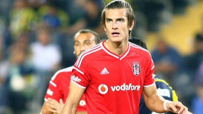 Der Türke Atınç Nukan im Trikot von Besiktas Istanbul