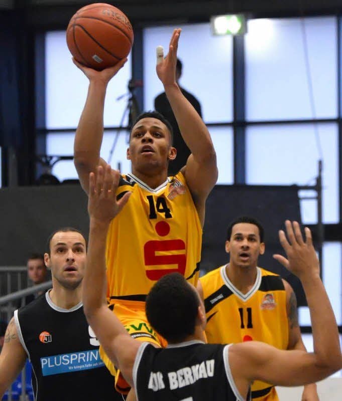 Junge deutsche Spieler wie Angelo Görsch (am Ball) spielen eine wichtige Rolle im Tigers-Konzept.
