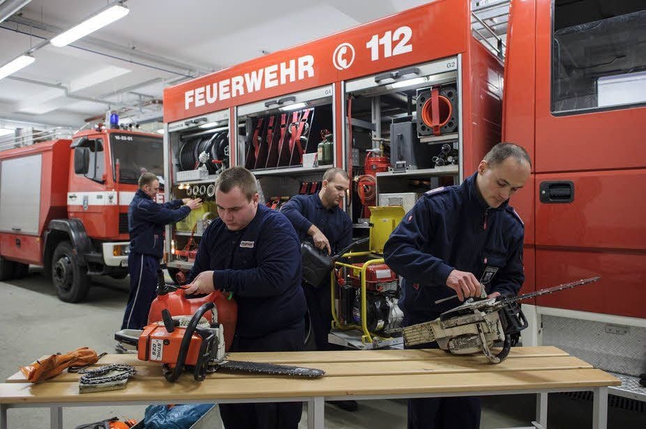 Vorbereitungen bei der Feuerwehr.