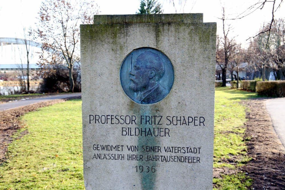 Das Fritz Schaper-Denkmal soll einen neuen Standort bekommen, damit Touristen auf den großen Sohn Alslebens aufmerksam werden.