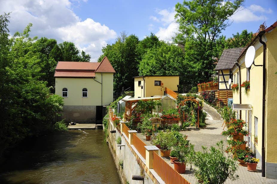 Das Wasser im Mühlgraben ging langsam zurück.