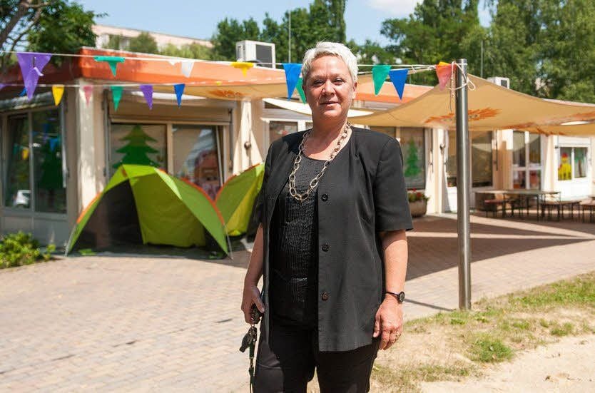 Susanne Rost betreut Kinder von Klinik-Mitarbeitern in Halle.