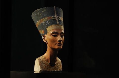 Der deutsche Archäologe Ludwig Borchardt (1863 bis 1938) hatte die Büste der Gattin Pharao Echnatons im Dezember 1912 in Tell al-Amarna am Ostufer des Nils ausgegraben. (FOTO: DPA)