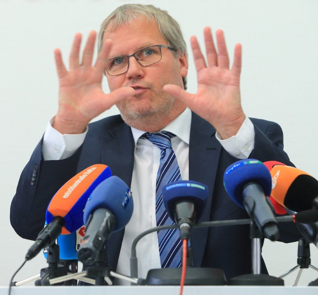 Jens Bullerjahn (SPD), Finanzminister von Sachsen-Anhalt, während der Landespressekonferenz in Magdeburg.