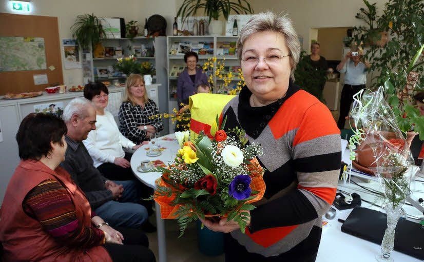 Marion Kluges (vorn) Büro wird zur Blumeninsel.
