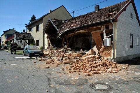 Ein durch Explosion zerstörtes Hauses in Völklingen im Saarland. (FOTO: DAPD)