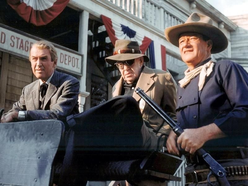 James Stewart, John Ford und John Wayne beim Dreh von ”Der Mann, der Liberty Valance erschoss” im Jahr 1962 Bild: Alamy Stock Photo Foto: Alamy Stock Photo