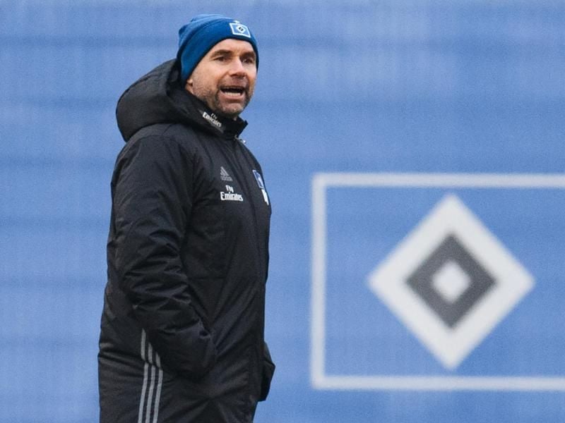Der neue HSV-Trainer Bernd Hollerbach bei seinem ersten Arbeitstag beim Bundesliga-Dino. Foto: Daniel Reinhardt