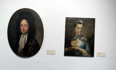 Übergabe alter Gemälde im Novalis Schloss in Oberwiederstedt (FOTO: ANDREAS STEDTLER)