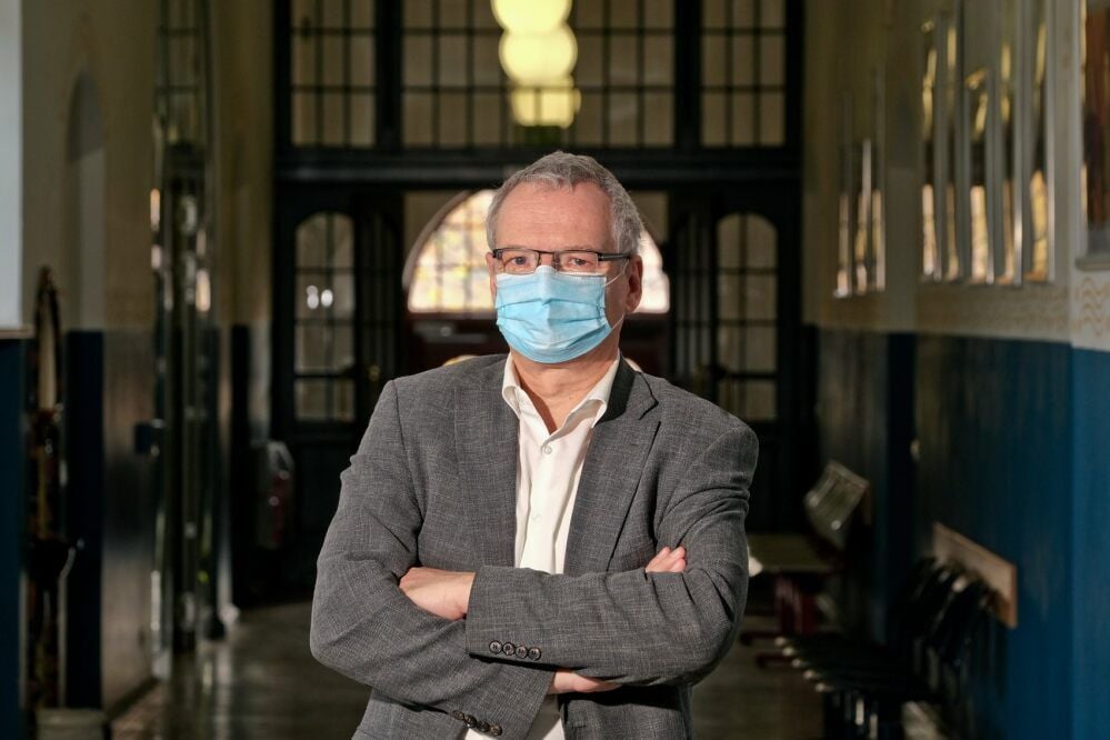 Thomas Gaube ist ein Verfechter der Maskenpflicht - nicht nur in Schulen. Dann könnte man auch Gaststätten geöffnet lassen, sagt er.
