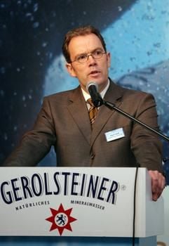 Konzernsprecher Jörg Crosek erklärt den Ausstieg aus dem Profiradsport aus und beendet das Engagement nach der Saison 2008. Foto: dpa)