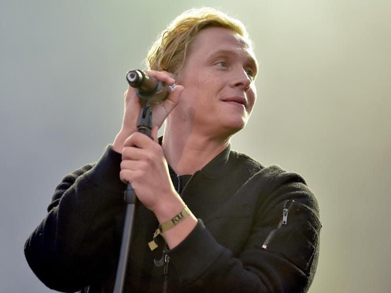 Matthias Schweighöfer singt sich mit Helene Fischer durch den Sturm. Foto: Britta Pedersen