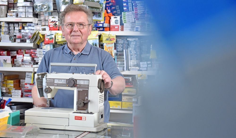 In seinem Geschäft in der Mühlstraße 26 kennt sich Reinhardt Hensel bis in jede Ecke aus.