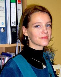 Kathleen Weise aus Leipzig kann sich ihre Arbeitszeit frei einteilen und entscheidet selbst, welche Aufträge sie annimmt - die Arbeit als selbstständige Lektorin ist die beste, die sie sich vorstellen kann. (Foto: dpa)