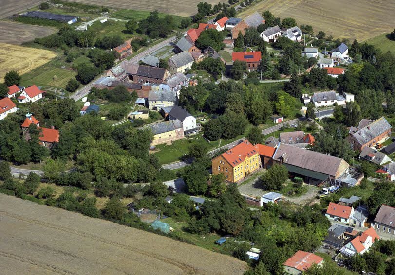 Zickeritz von oben. Mit sechs Einwohnern mehr hat das Dorf 2017 den prozentual höchsten Zuwachs aller Orte im Altkreis Bernburg zu vermelden.