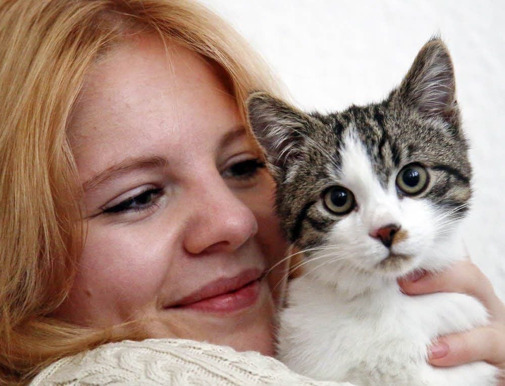 Happy End: Rosa Käubler und ihr kleiner Kater „Winston“.