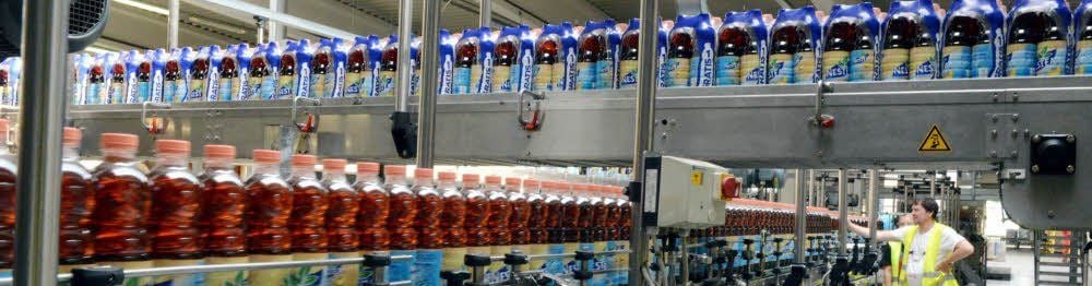 Für den gesamten deutschen Markt füllt Coca-Cola in Halle die Getränke Nestea-Eistee und Powerade ab. Im Sommer wird sieben Tage die Woche durchgearbeitet.