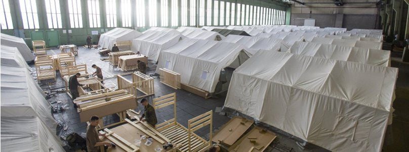 Der Hangar 1 im ehemaligen Flughafen Tempelhof dient als Notunterkunft für Flüchtlinge.