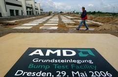 Aufschwung Dresden: Am 29. Mai 2006 wurde der Grundstein für den Erweiterungsbau des AMD-Teilwerks «FAB 30» gelegt. Bis 2007 will AMD etwa 4,7 Milliarden Dollar investieren. (Archivfoto: dpa)