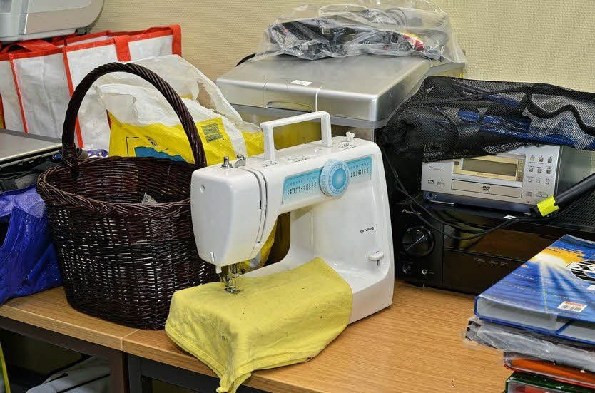 Pumpen, Fahrräder, Nähmaschine, Töpfe, diverse technische Geräte und vieles mehr sind in der Wohnung einer 40-Jährigen in Dessau sichergestellt worden.