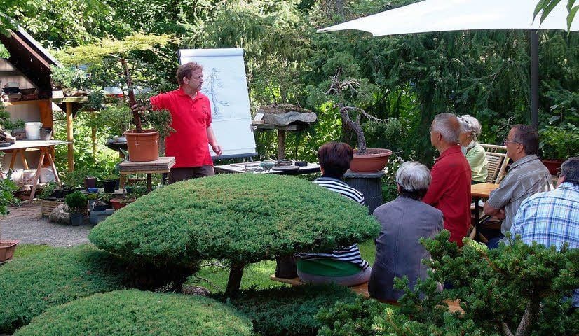 Michael Zwiersch im Kreise seiner Sommerfest-Gäste