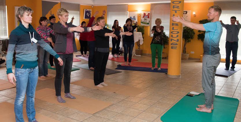 Gut besucht: die Yoga-Workshops von Mediziner Alexander Fischer (rechts).