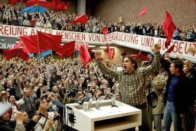 Studentenführer Rudi Dutschke (Sebastian Blomberg, r) in einer Szene des Films «Der Baader Meinhof Komplex». Der Film erzählt die Geschichte der Roten Armee Fraktion (RAF) in den 70er Jahren. (FOTO: DPA)
