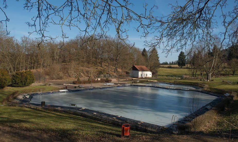 Bis zum Saisonstart sollen neue Sanitär- und Umkleidemöglichkeiten geschaffen werden.