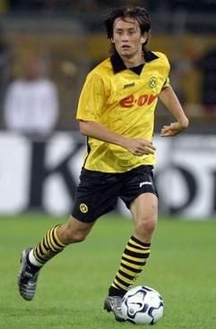 Tomas Rosicky läuft im August vergangenen Jahres im heimischen Westfalenstadion mit dem Ball. (Foto: dpa)