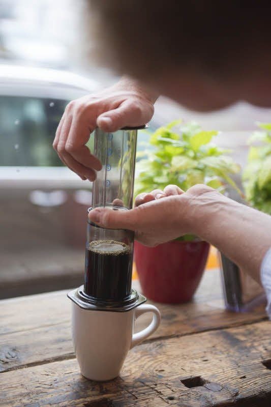 Filtern mit Brühzylinder: die AeroPress.