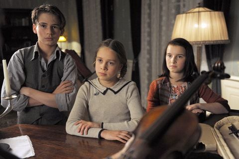 Abrascha (Elin Kolev), Hanna (Mathilda Adamik) und Larissa (Imogen Burell, v.l.) in einer Szene des Kinofilms «Wunderkinder» (FOTO: DPA)