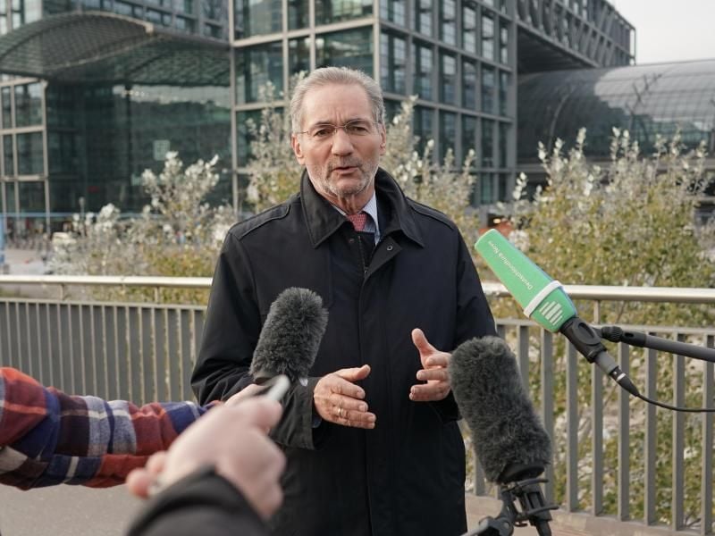 „Wir waren aus meiner Sicht kurz vor dem Ziel”: Schlichter Matthias Platzeck. Foto: Jörg Carstensen/dpa