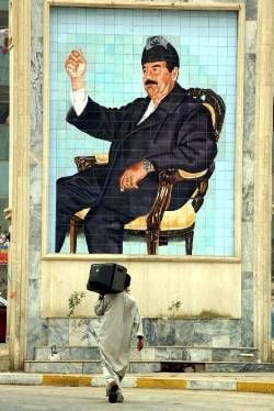 Plakat von Saddam Hussein (Foto: dpa)