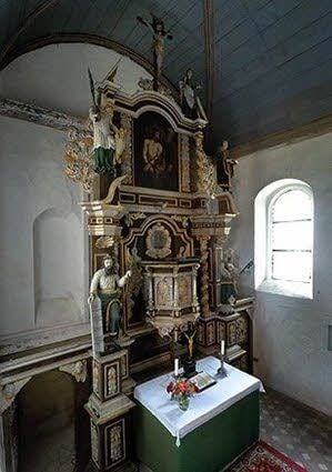 Der Altar braucht eine Kur.