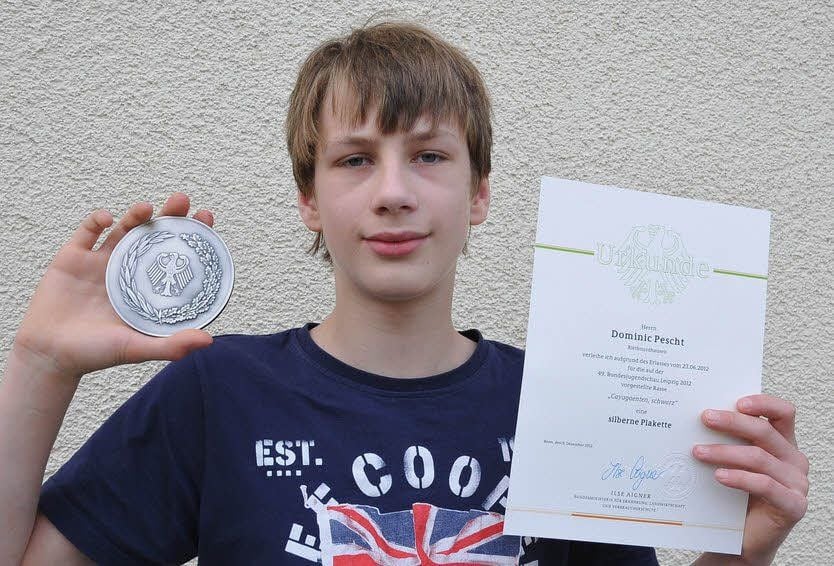 Dominic Pescht aus Riethnordhausen erhielt für seine Cayuga-Enten zur Europa- und Bundesjugendschau 2012 außer dem Jugend-Europameistertitel die silberne Staatsplakette der Bundesministerin Ilse Aigner.