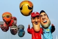 Übergroße Karikaturen der beiden Formel-1-Fahrer Michael Schumacher und Fernando Alonso; ein Indiz für die Popularität der Formel 1 im Allgemeinen und der Fahrer im Besonderen. (Foto: dpa)