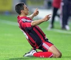 Fußball Champions-League, Bayer 04 Leverkusen - Fenerbahce Istanbul (Mittwoch 10.10.2001): Der Leverkusener Lucio jubelt nach seinem Ausgleichstreffer gegen Istanbul zum 1:1.