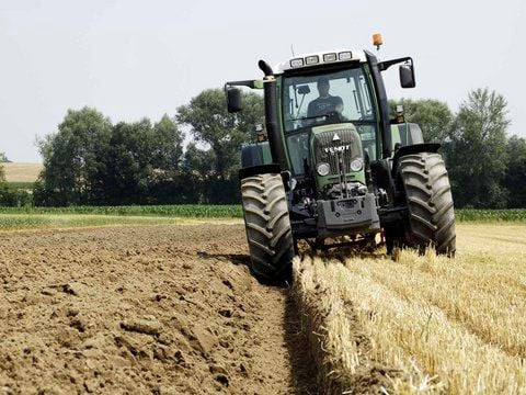 Traktor (SYMBOLFOTO: DPA)