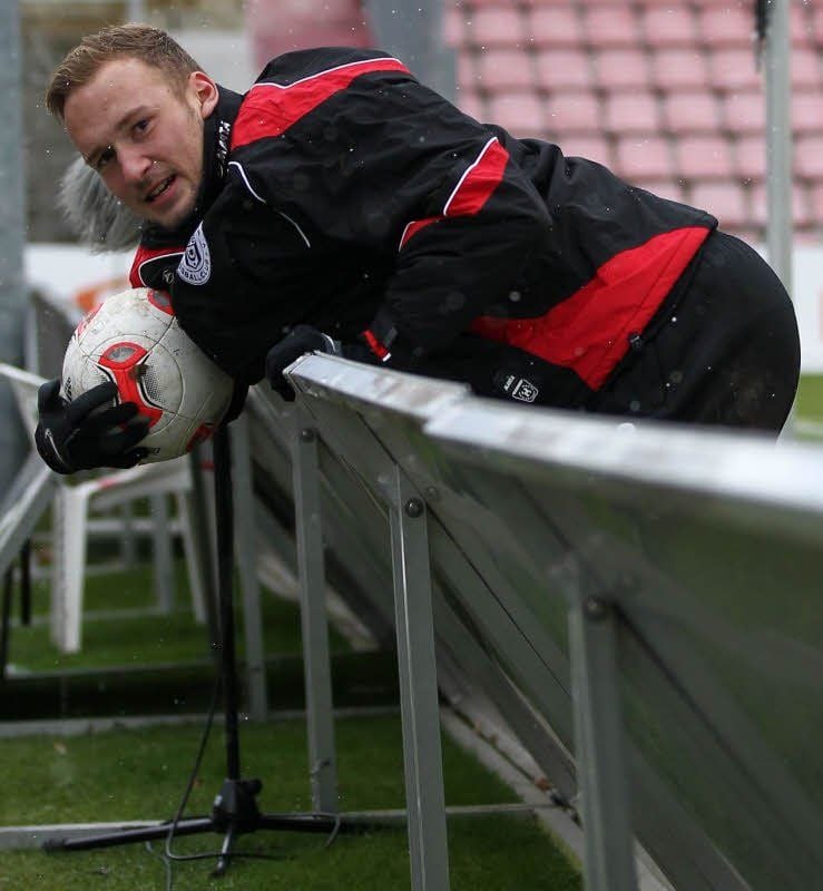 Neuzugang Toni Leistner hängt sich für den Halleschen FC voll rein. Er wartet noch auf einen ersten Einsatz.
