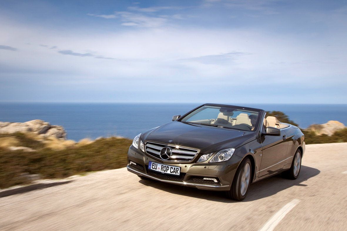 Ein Cabrio ist genau das richtige Auto für den Sommer. Urlauber sollten jedoch ein paar Dinge bei Buchung, Abholung und Rückgabe beachten.