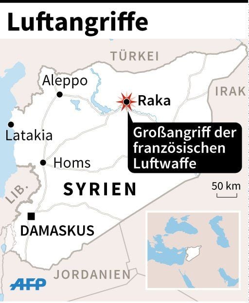 Zwei Tage nach der blutigen Anschlagsserie in Paris hat die französische Luftwaffe einen Großangriff auf Stellungen der Dschihadisten-Miliz Islamischer Staat (IS) in Syrien geflogen.