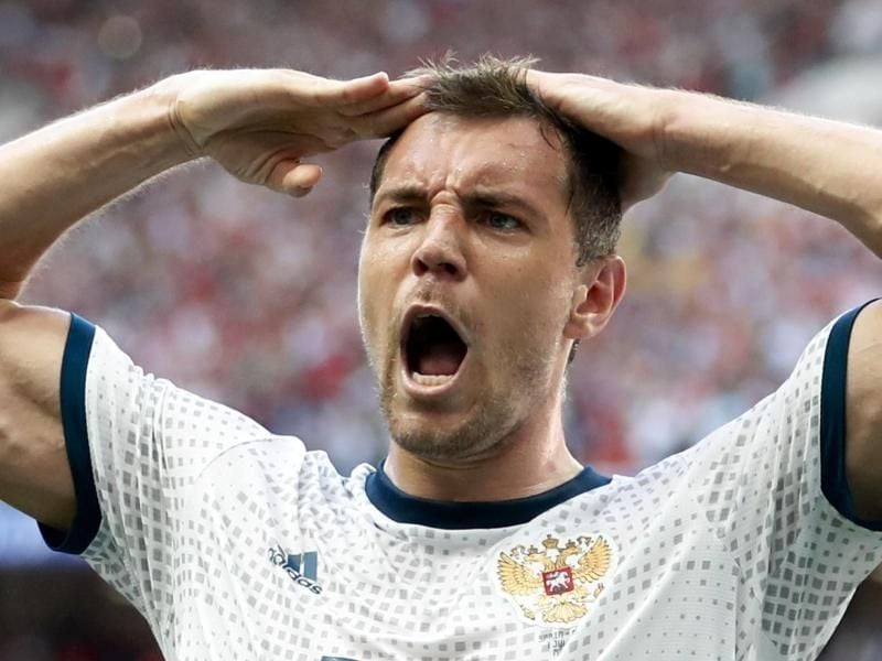 Wird gegen Deutschland nicht spielen können: Russlands Star Artjom Dsjuba. Foto: Antonio Calanni/AP