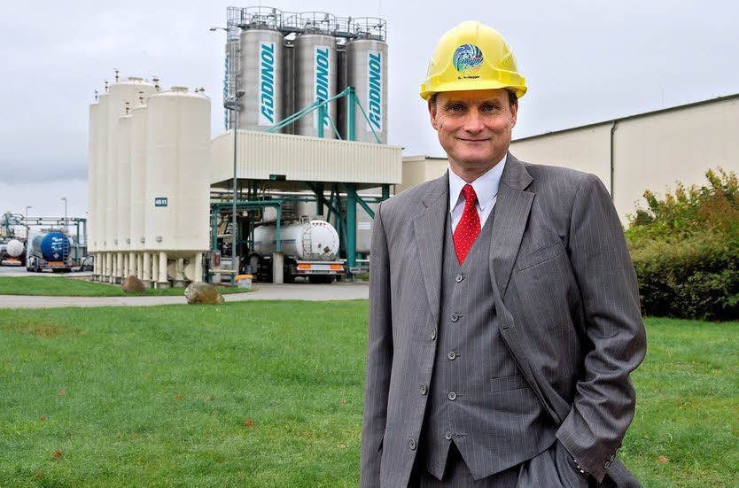 Geschäftsführer Georg Wildegger auf dem Firmengelände im Chemiepark