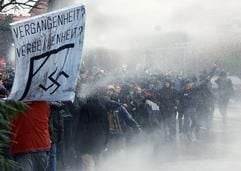 Linke Demonstranten (Foto: dpa)